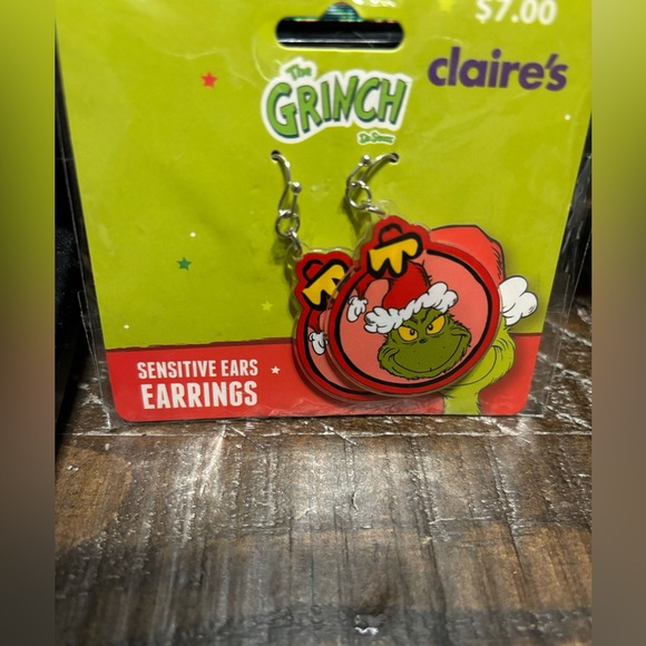 Claire’s The Grinch dangle sensitive earrings (NWT) - Picture 5 of 5